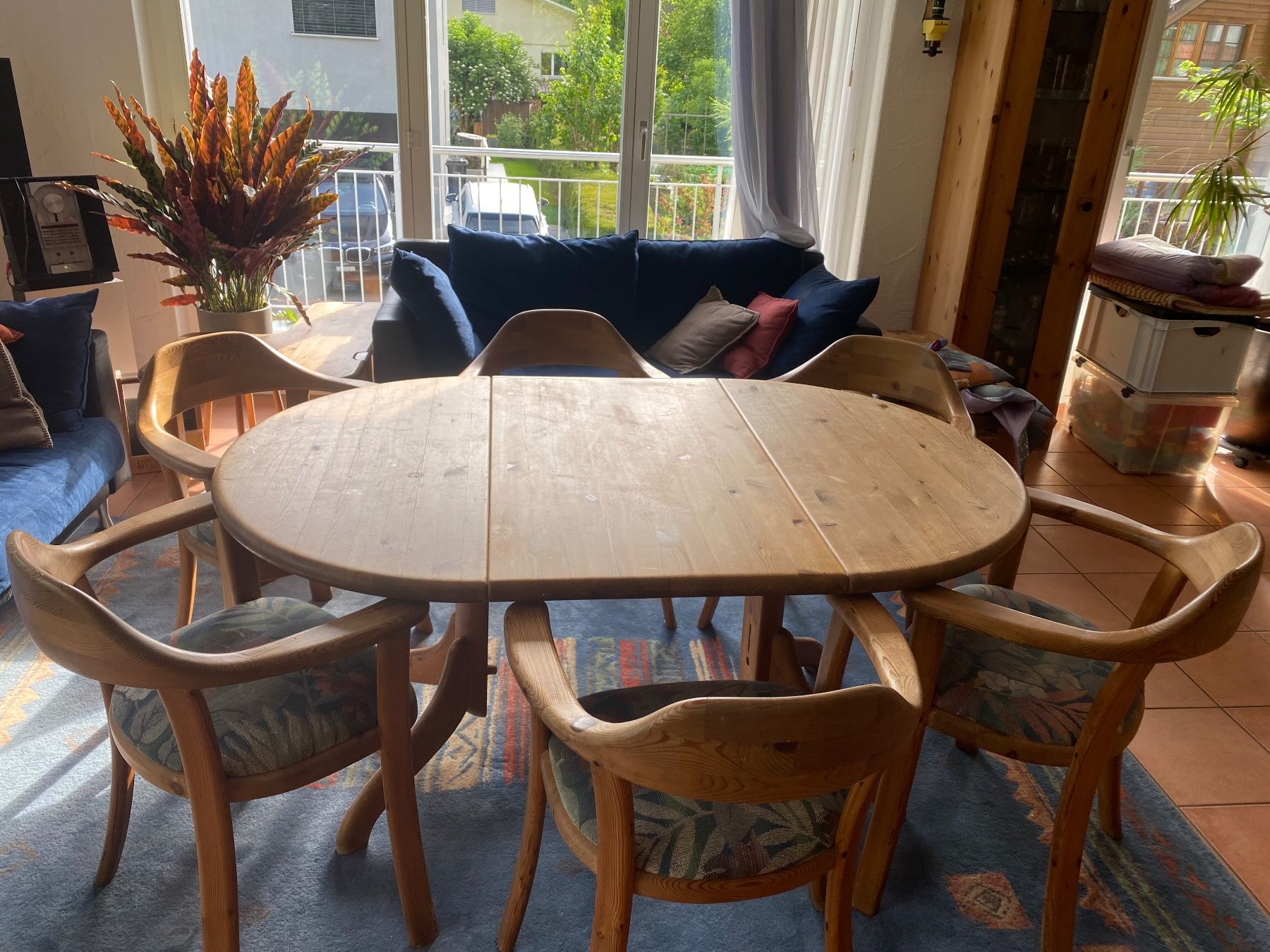 Set di tavolo e panche: Massivholztisch mit 6 Stühlen – Usato da Willisau venduto da ben_7bkp 2