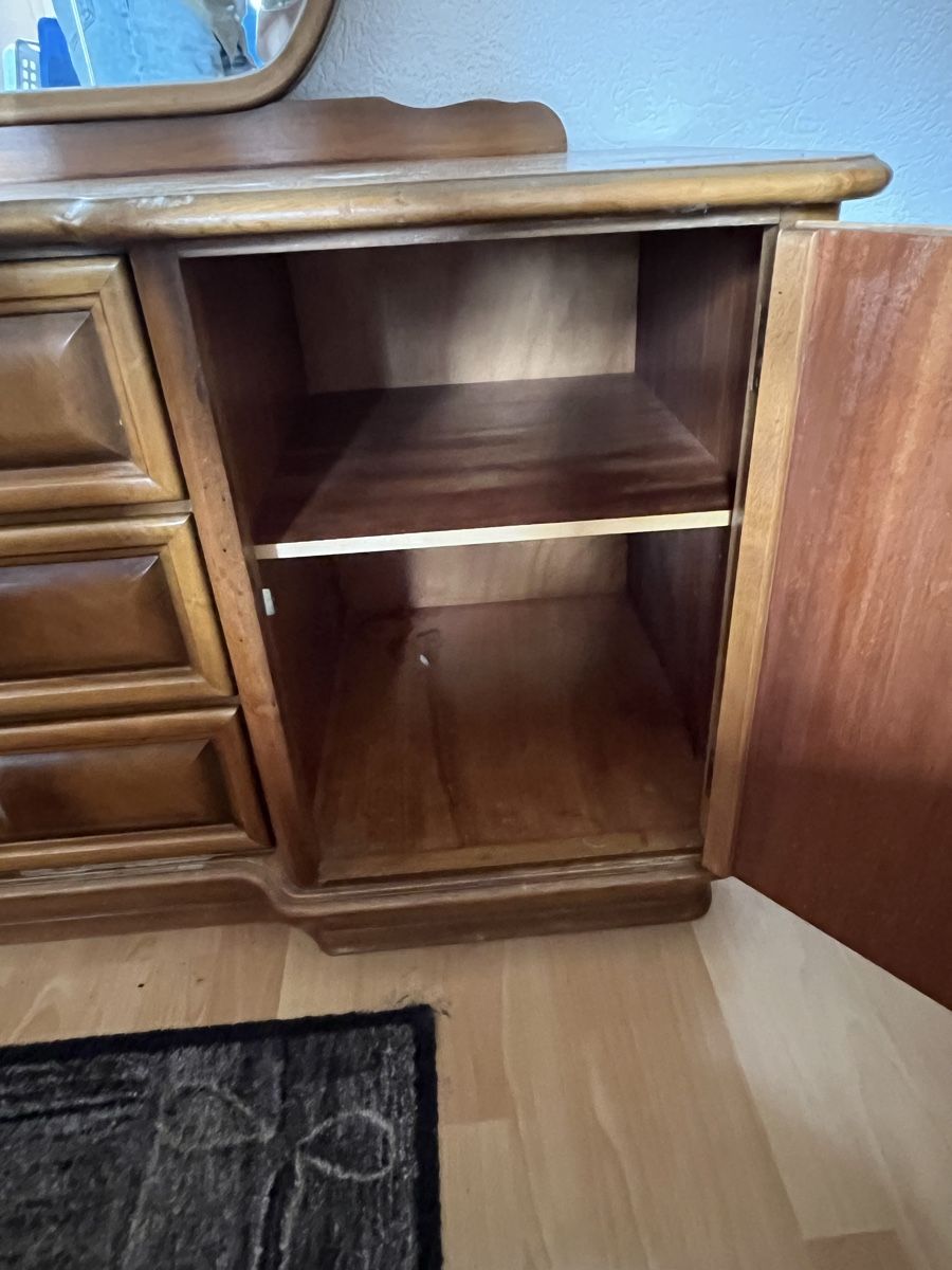 Commodes: Alte Kommode mit Spiegel Holz – D'occasion à Ufhusen par janiis.kn 2