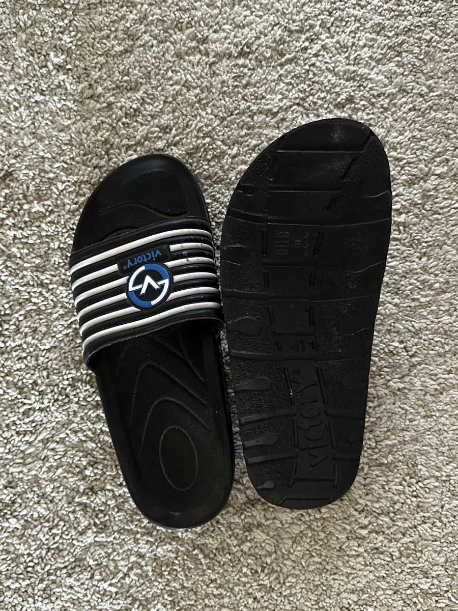 Fila Scarpe da uomo: 2 paires de claquettes – Usato da Evilard venduto da zoe.mrsg 4