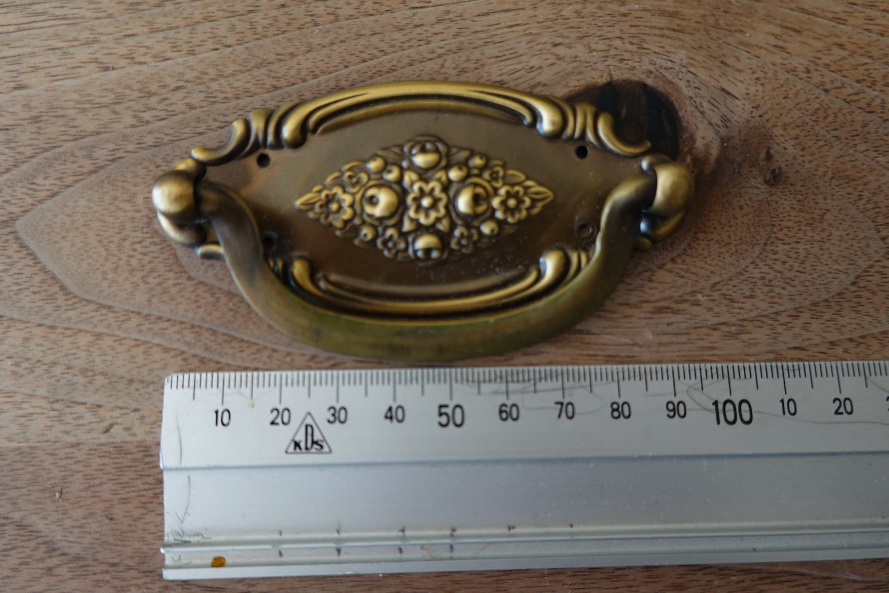 Ferramenta: Möbelgriffe - Kommodengriffe - antik vintage – Usato da Hausen AG venduto da nordost 1
