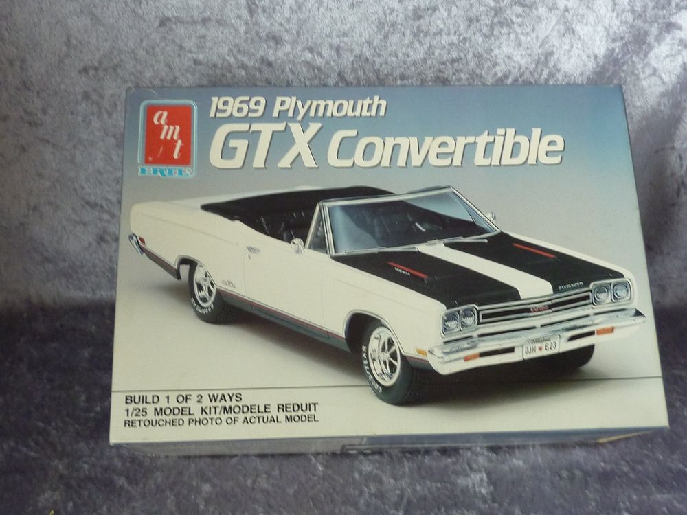 Maquette Voiture Plymouth GTX Cabriolet 1969 - Kit Plastique AMT 1:25 à Monter - Neuf
