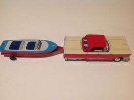 altes Blechauto mit Bootsanhänger , Made in Japan