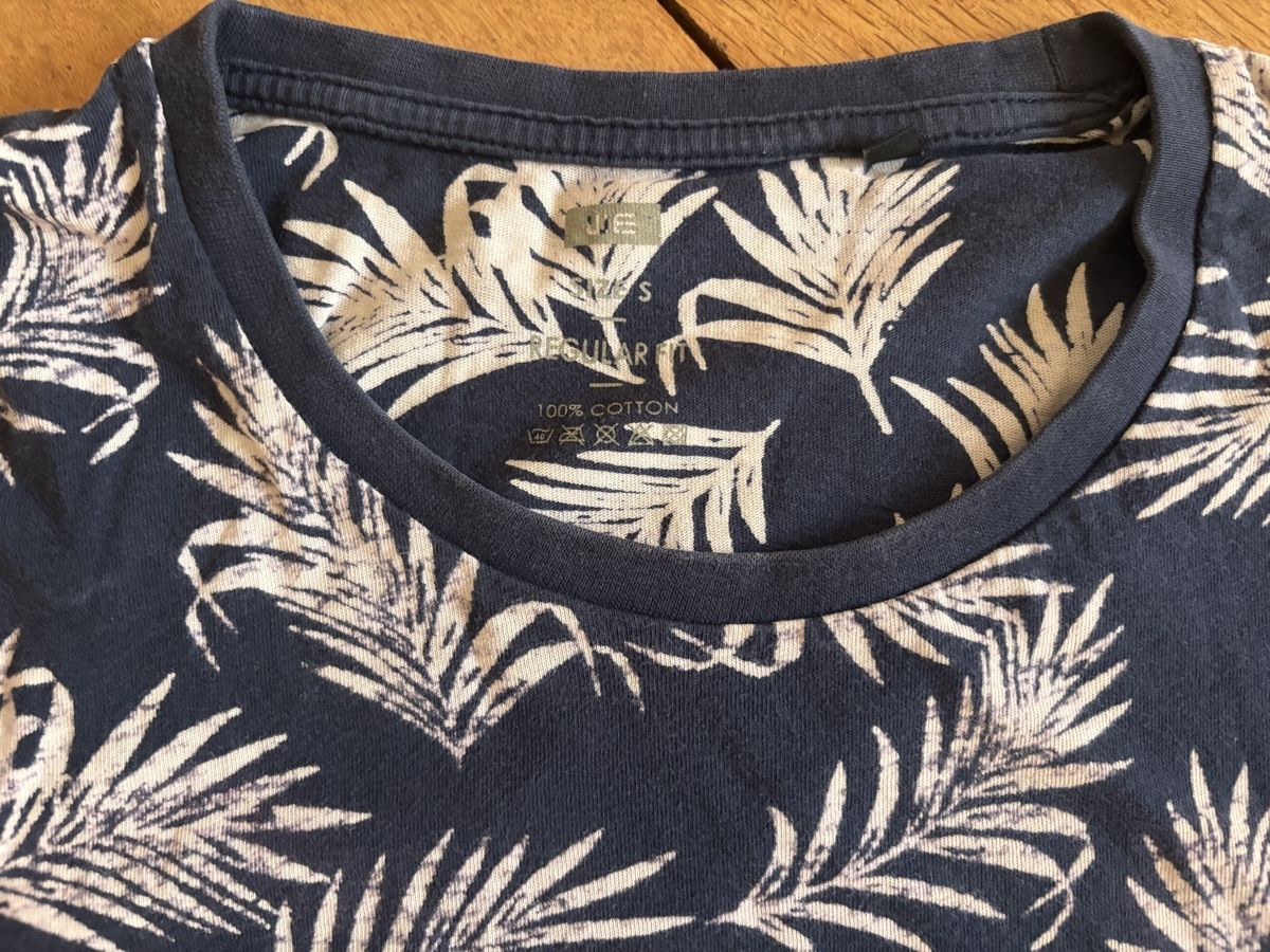 Camicie, T-shirt & Polo: 2 T-Shirts, Grösse M, 175 cm – Usato da Zürich venduto da gucks 1