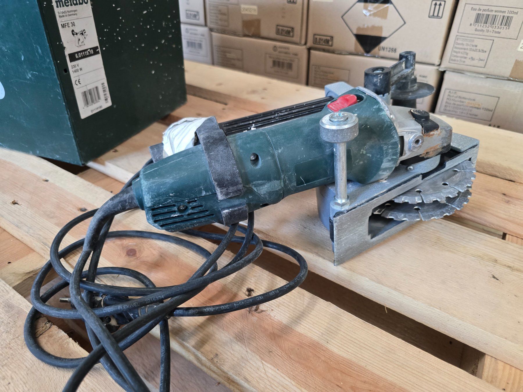 Metabo Tutti gli attrezzi: Profi Metabo MFE 30 Mauernutfräse mit Koffer ab 1.- – Usato da KRINAU venduto da Mio_Liqstyle 7