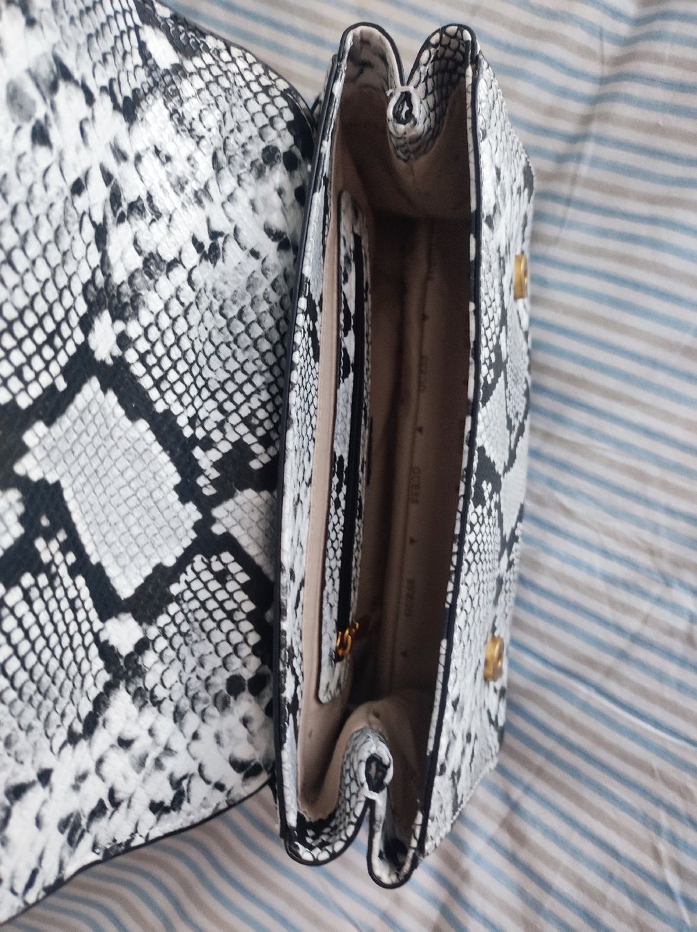 Guess Borse da donna: Sac à mains GUESS Python – Usato da Bussigny venduto da Brettinette 4