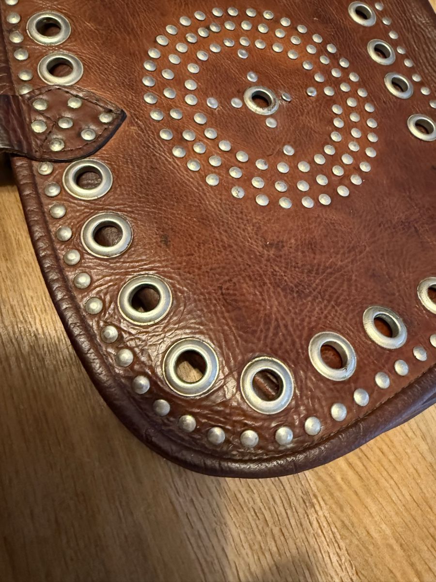 Taschen für Damen: Vintage Leder Handtasche mit Nieten – Gebraucht aus Goldach von Messerguru 2