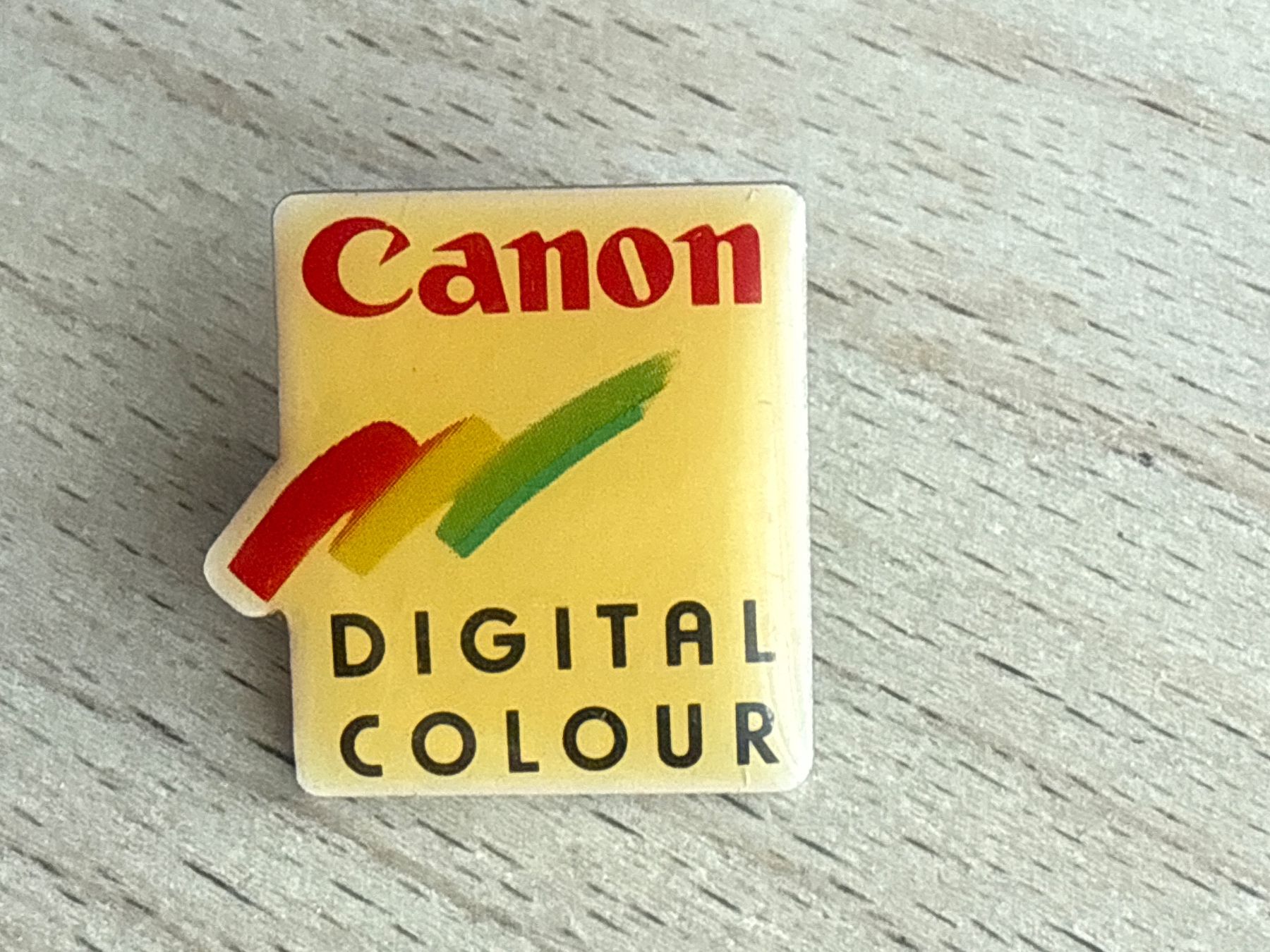 Plaquettes & Badges: Pin Canon Digital Colour – D'occasion à Glattbrugg par Schweigmatt