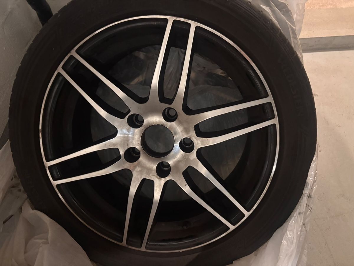 BMW Cerchioni: BMW Felgen mit Reifz – Usato da Rapperswil SG venduto da kat_rw8q 1