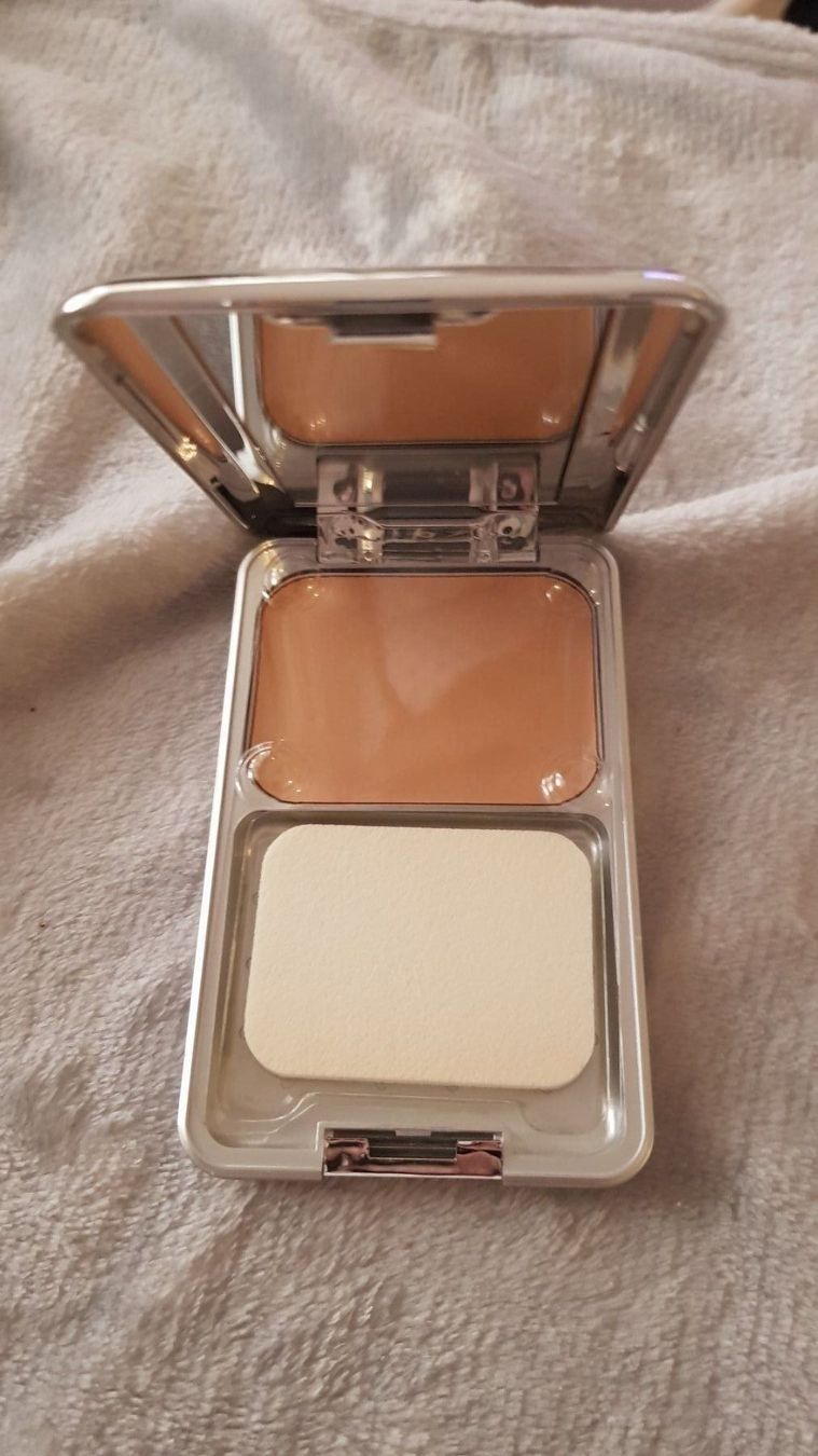 Make-up: Foundation Bodyshop – Nuovo (secondo la descrizione) da Zug venduto da Lonelybaba