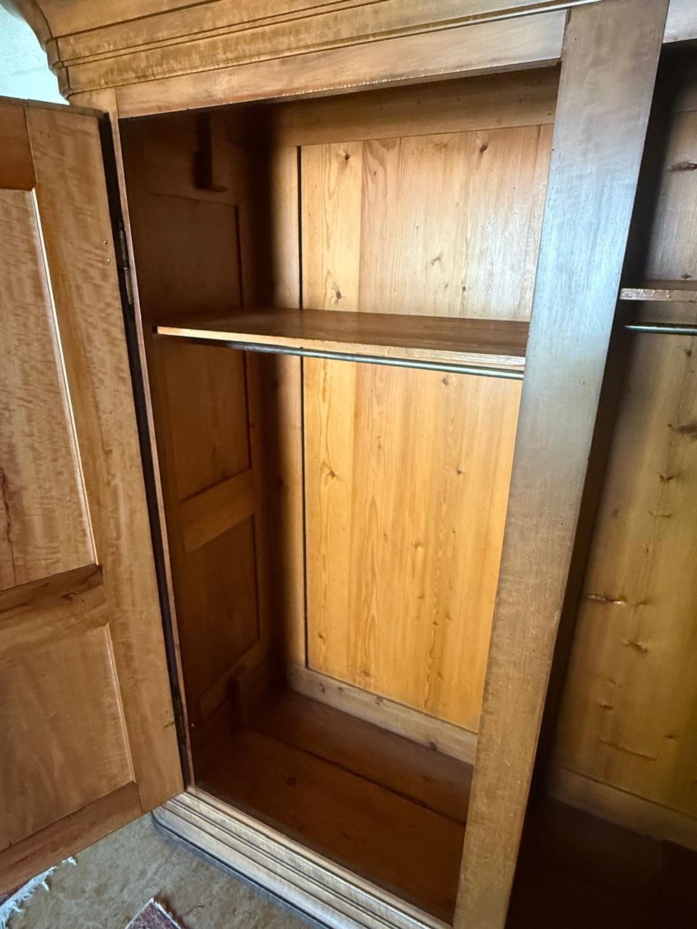 Schränke: Antiker Schrank Louis XVI Stil – Gebraucht aus Zürich von  4