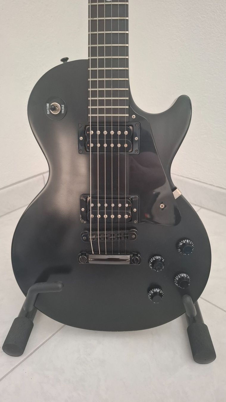 Gibson Musikinstrumente: Gibson Les Paul Studio Gothic - Year 2000 – With Case – Gebraucht aus Zumikon von marmite99