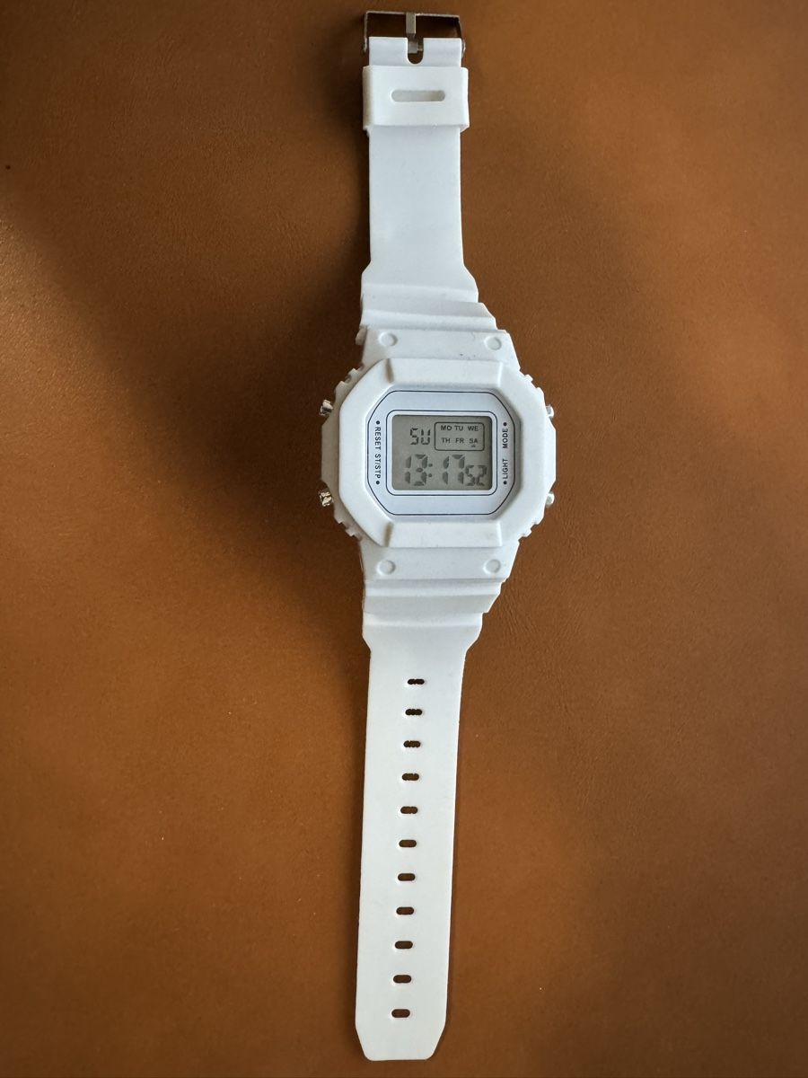 Uhren: Uhr - Armbanduhr weiss – Gebraucht aus Bassersdorf von schokoart.ch