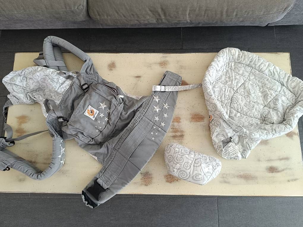 Ergo Baby Marsupi portabebè: Ergobaby Trage mit NewBorn Einsatz – Nuovo (secondo la descrizione) da Muri AG venduto da Puschelknuffel