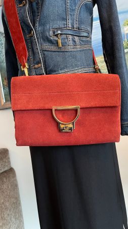 Coccinelle Arlettis Suede Medium Crossbody Umhängetasche