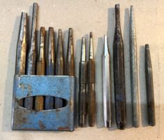 Jeu de 12 chasse-goupilles en acier usagé