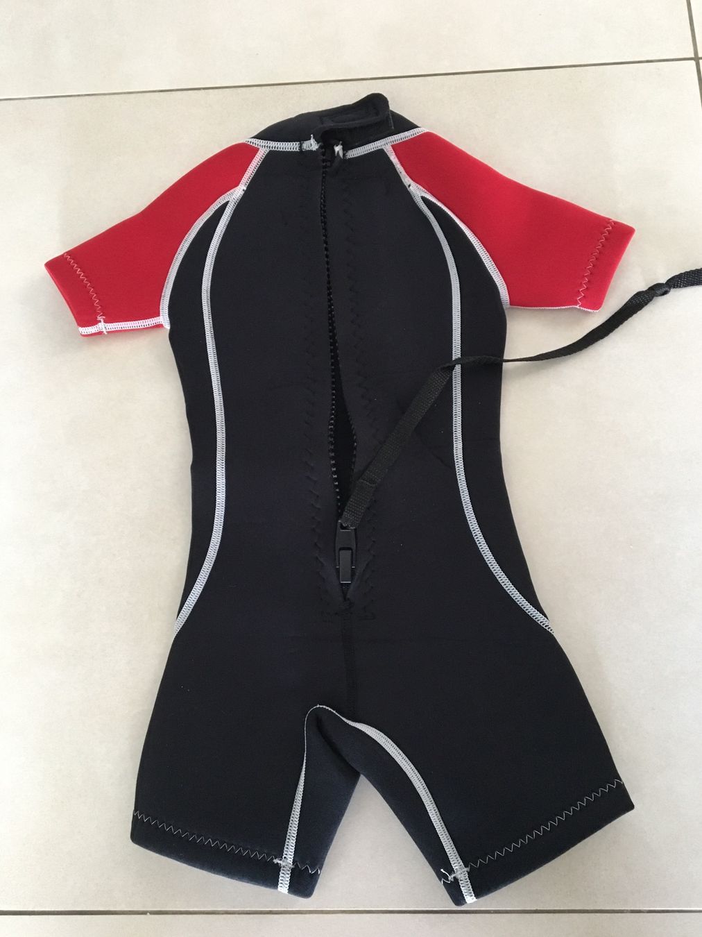 Badekleider & Bikinis: Combinaison nautique néoprène xxxs pour enfant max 3 ans – Gebraucht aus Basel von OK2010 3