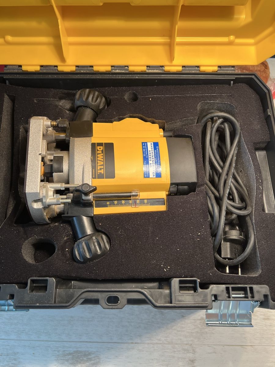 Toutes les machines: DEWALT Oberfräse DW 615 – D'occasion à Huttwil par luk_9tdh 4