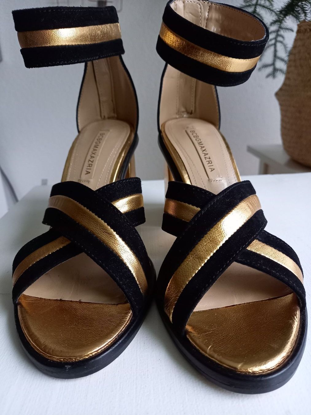 Scarpe da donna: Stilettos BCBGMAXAZRIA schwarz/gold – Usato da Volketswil venduto da ronbons 2