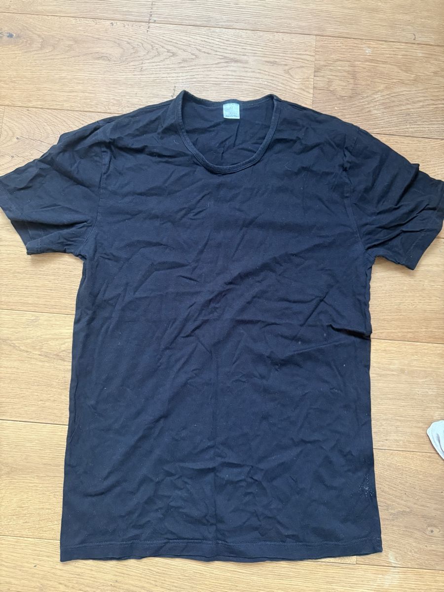 T-shirt: SCHWARZES T-SHIRT VON JOHN ADAMS – Usato da Goldach venduto da jil_vnd8