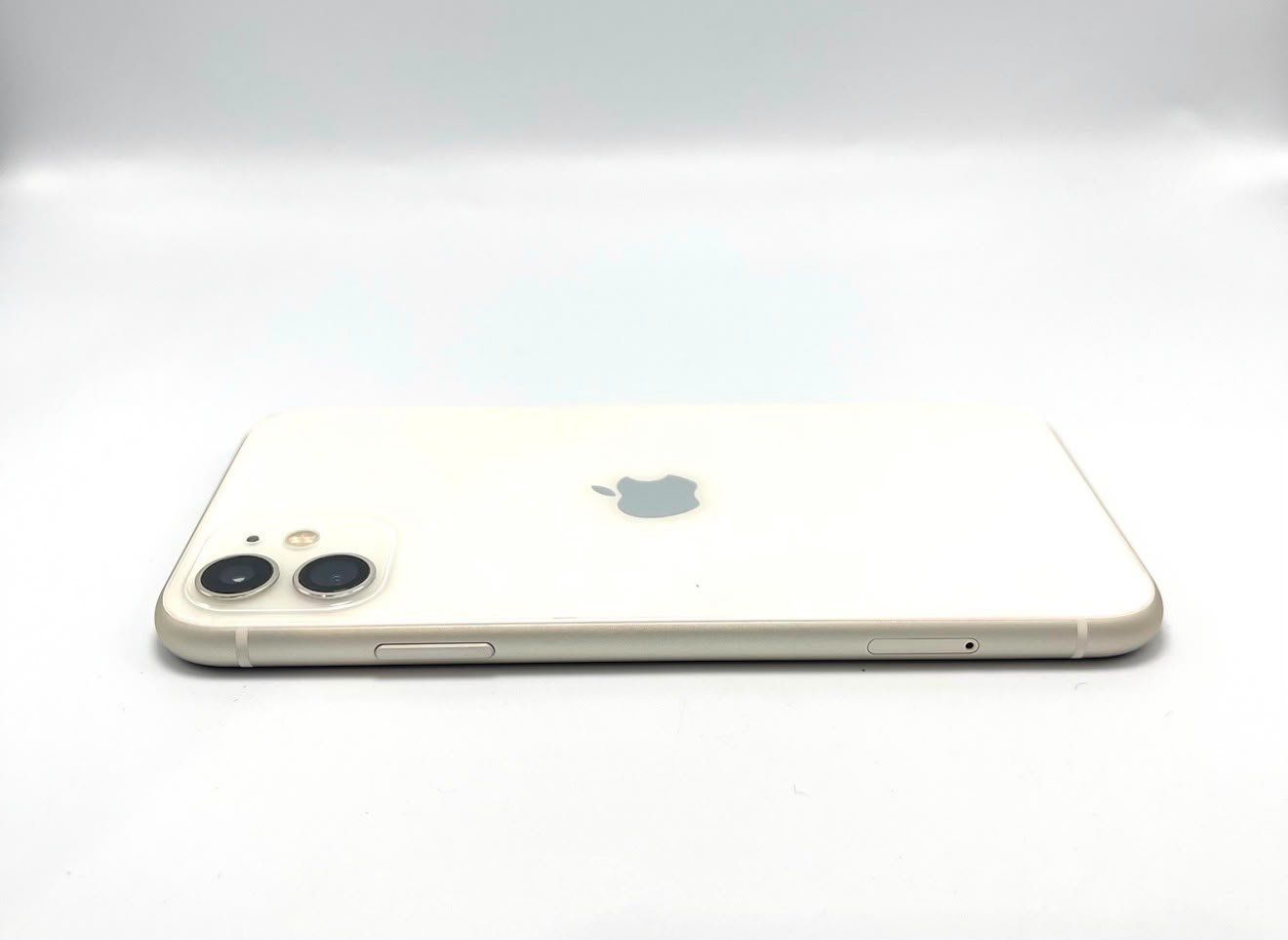 Apple Telefoni cellulari / Smartphones: iPhone 11 128GB Excellent Condition – Usato da Luzern venduto da Waince786 2