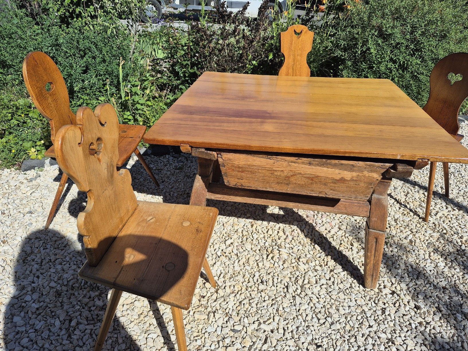 Set di tavolo e panche: Antike Bauernmöbel Tisch mit Brotfach 4 Stühle. – Nuovo (secondo la descrizione) da Schaffhausen venduto da Caroline_Stein 3