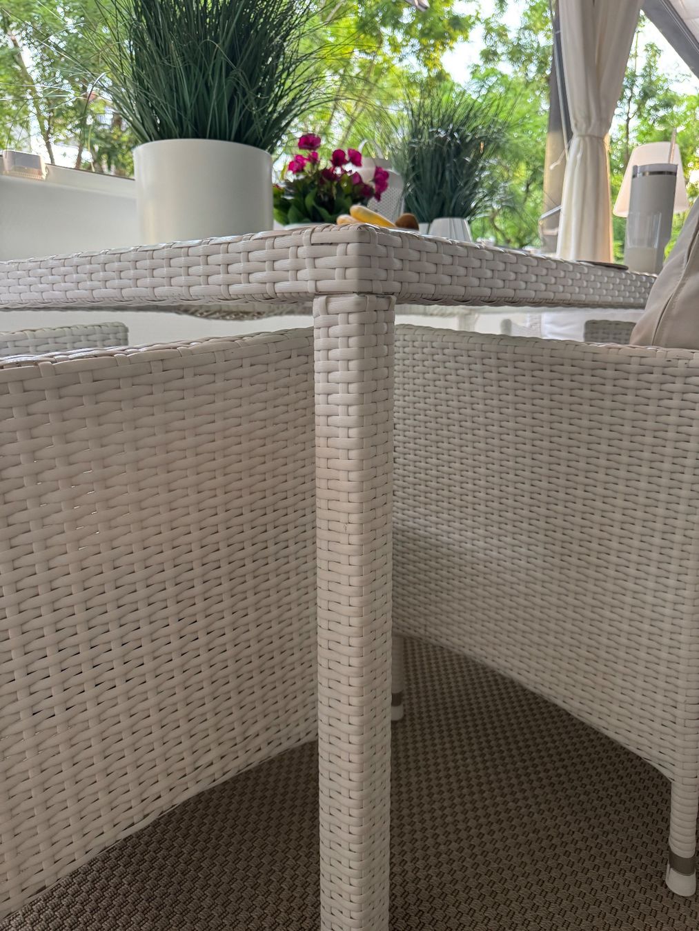 Tische: Gartentisch Rattan mit Glasplatte – Gebraucht aus zürich von Bailey17 4