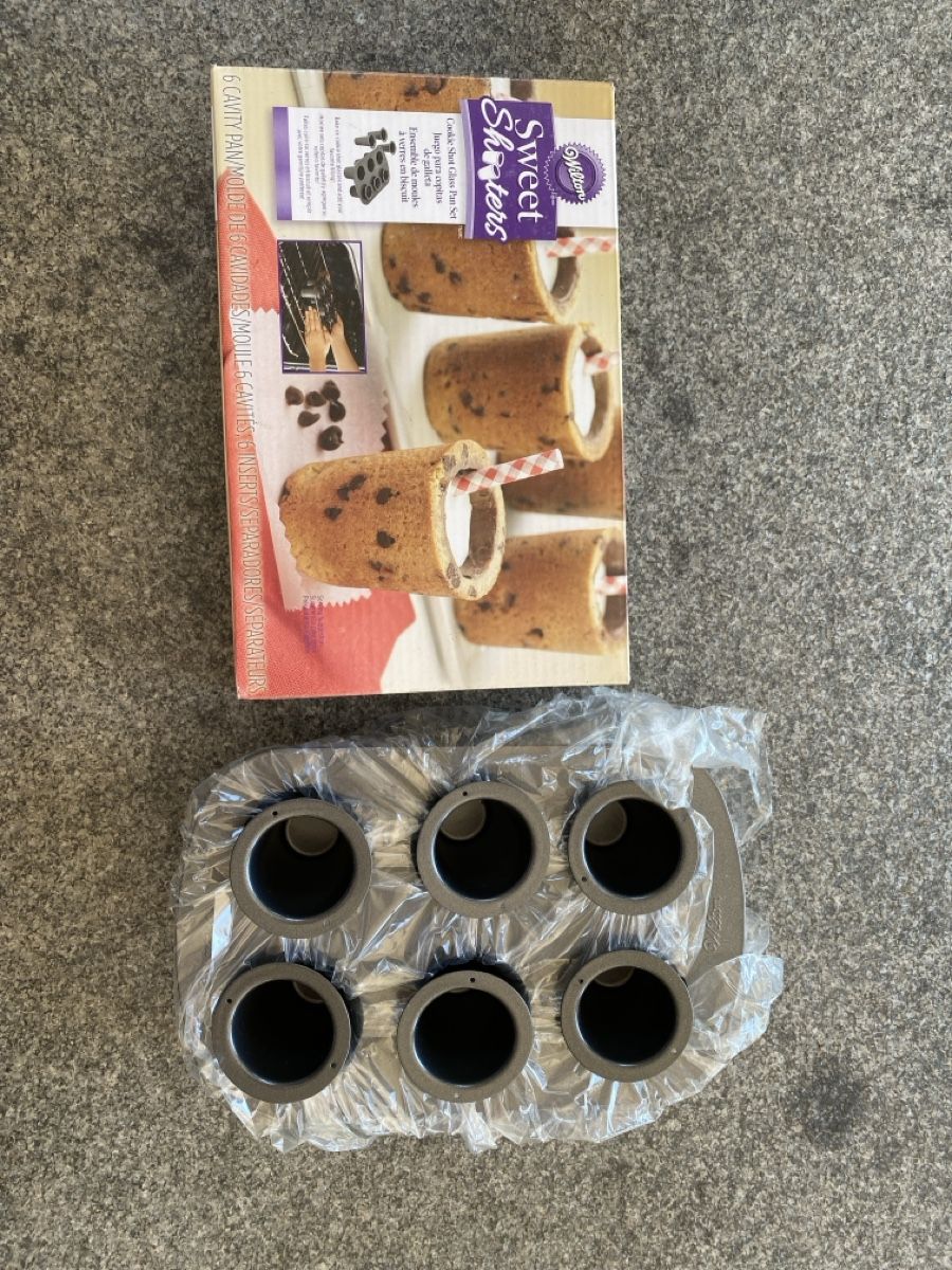 Teglie da forno: Cookie Shot Glass Pan Set – Nuovo e nell'imballaggio originale da Herrenschwanden venduto da sel_c8rq