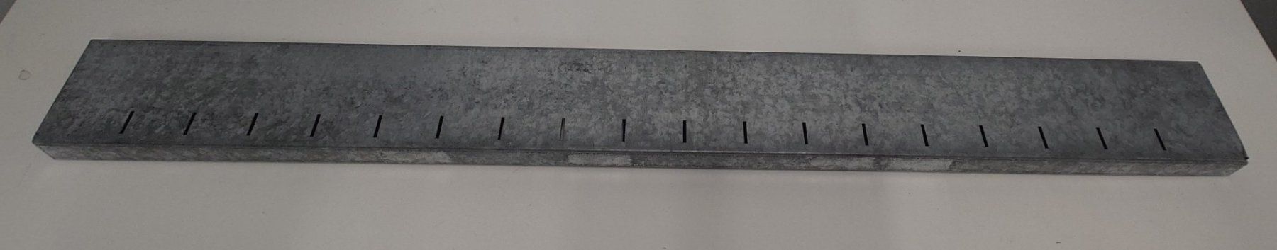 Errex Scaffali: ERREX Metalltablar / Tablar / geschlitzt / 100 x 10 cm – Usato da Ostermundigen venduto da Chrisascht