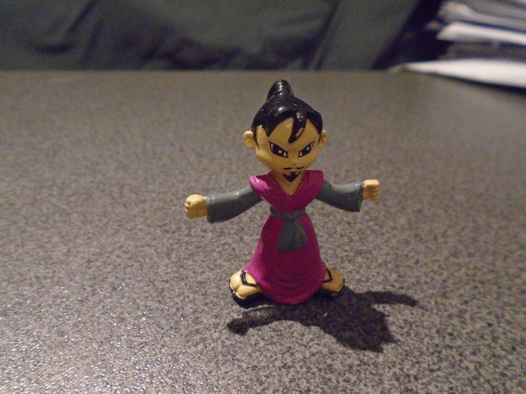 Statuette: Chips-Figur Kämpfer, violettes Kleid – Usato da Zürich venduto da Motzkuh