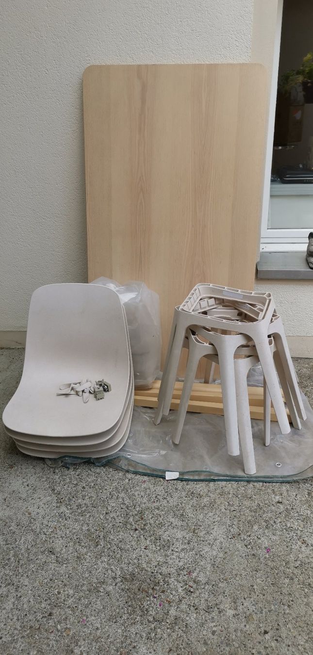 Set di tavolo e panche: Tisch-Set mit 4 Sühlen. – Usato da Langenbruck venduto da mandelo1