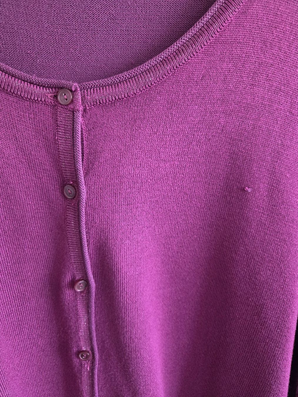 Jacken: Strickjacke mit Knopfleiste Beerenfarbe Gr.48/50 – Gebraucht aus Winterthur von katzen07 1