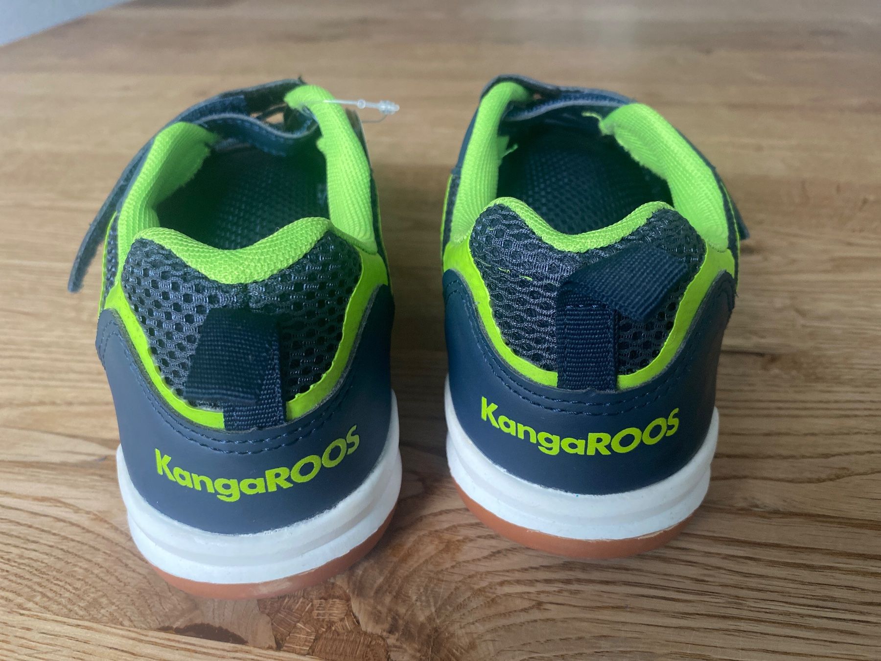 Scarpe da uomo: Kangaroos Kinderschuhe Grösse 38 – Usato da BALGACH venduto da Mgo0 2