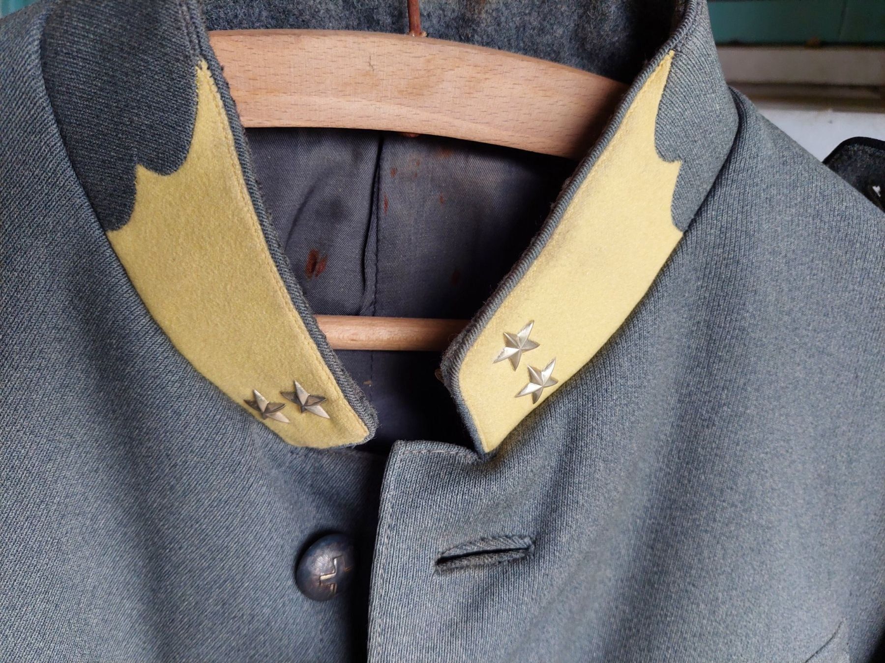Schweizer Armee Uniformen: Alte Militäruniform Armee Schweiz Hauptmann – Gebraucht aus Obfelden von Foto_Bild_Kunst_Buch 1