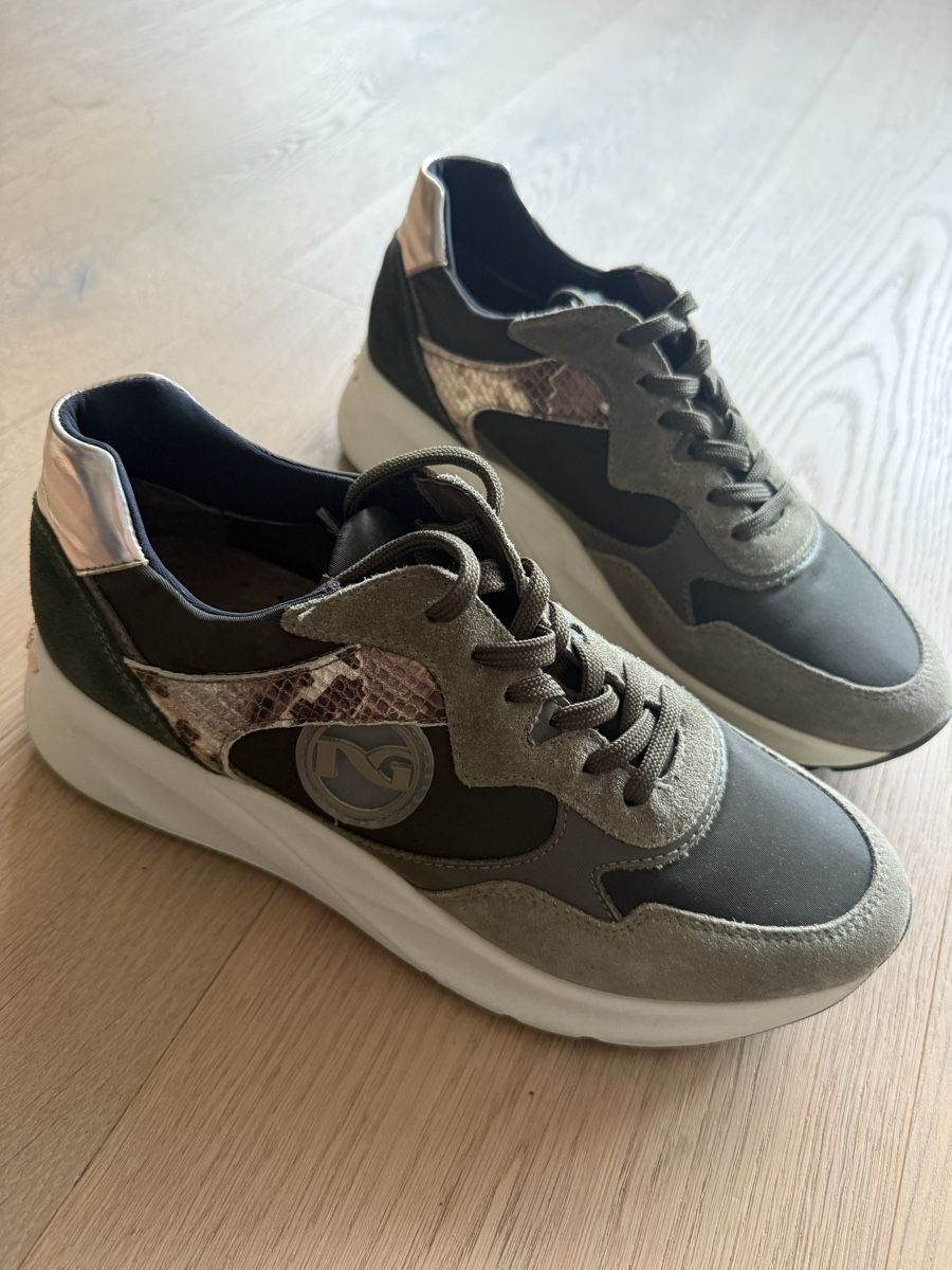Chaussures femmes: Sneaker Nero Giardini Gr. 39 – D'occasion à Schwerzenbach par Rivi2