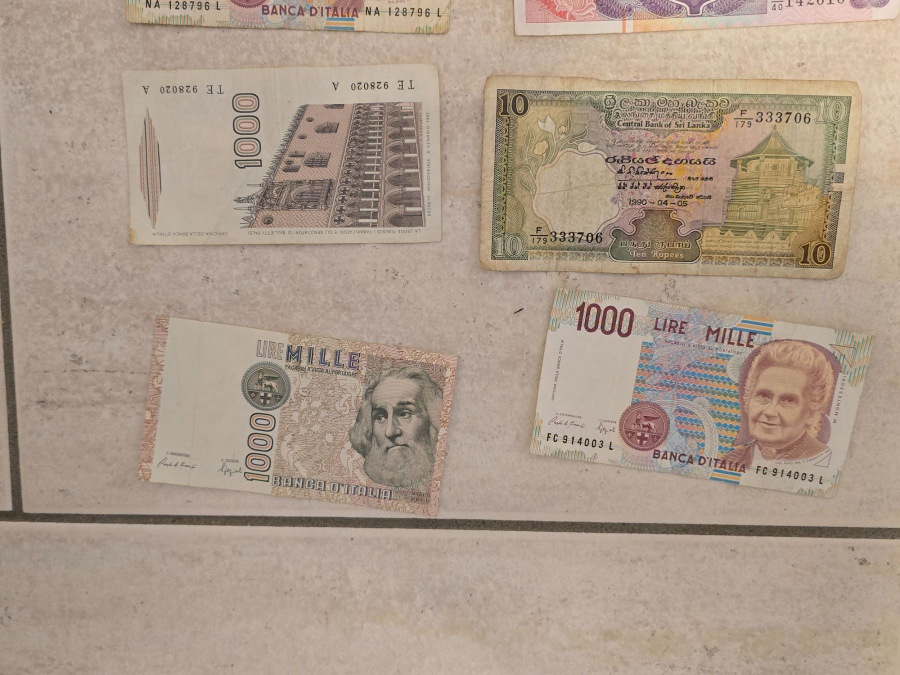 Banconote: Lot de 19 billets de monnaies – Usato da Tramelan venduto da Nirdan 7