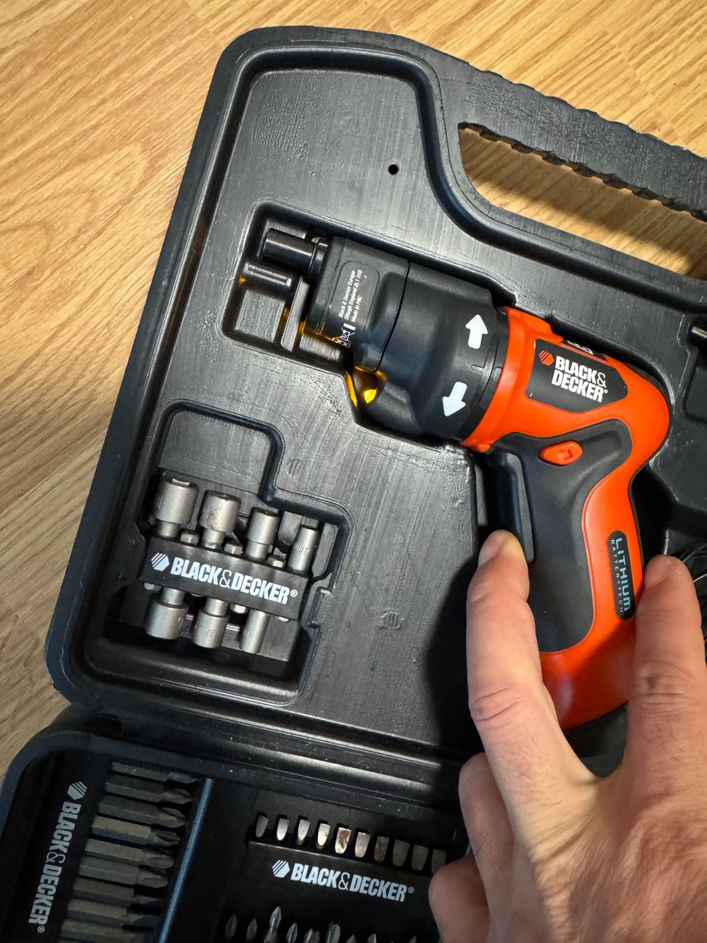 Tutti gli attrezzi: Black + Decker Akkuschrauber-Set mit Zubehör – Usato da Riehen venduto da Lord7M7 1