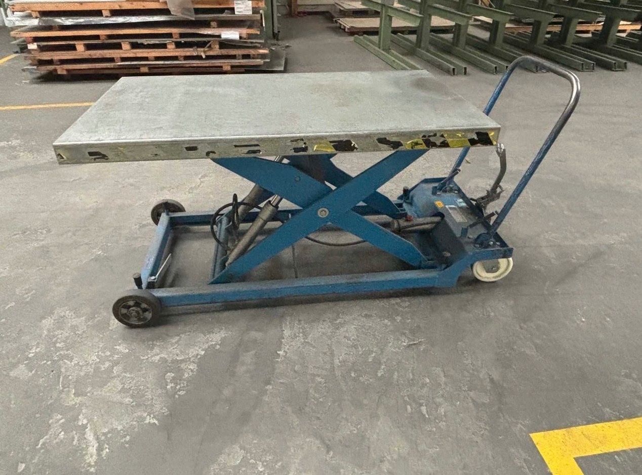 Piattaforme elevatrici & Crick: Mobiler Marken Scherenhubtisch Hydraulisch – Usato da Egg b. Zürich venduto da SwissTradingAgency 5