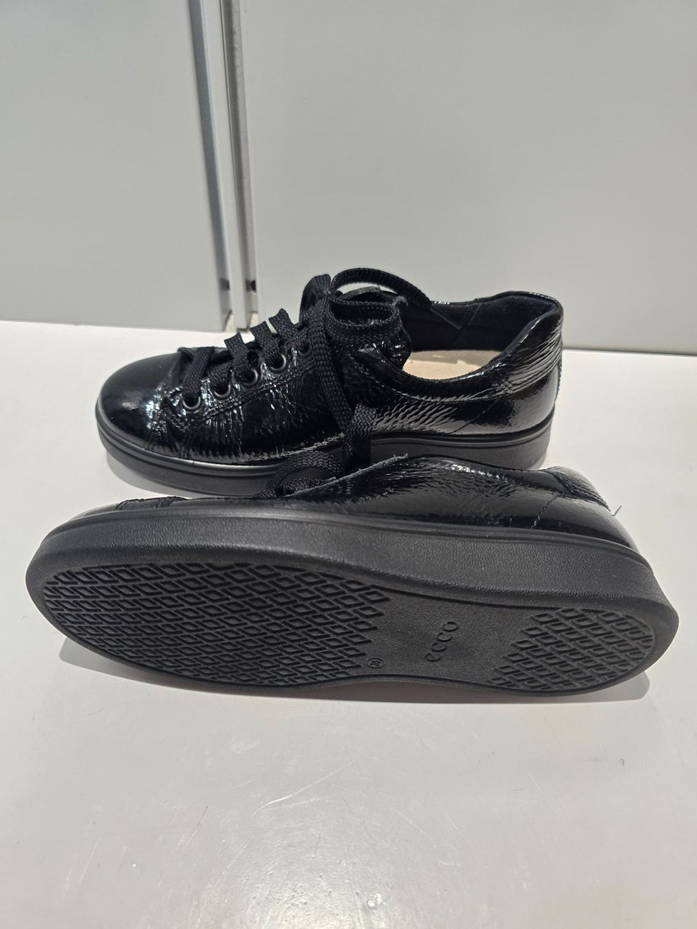 Gabor Scarpe da donna: Gabor Damen Sneaker Schwarz Knautschlack Gr. 35 – Usato da Zofingen venduto da Loop_ReSale 2