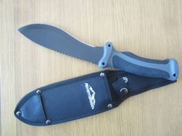 Couteau de camping ou bushcraft Adventuridge en parfait état