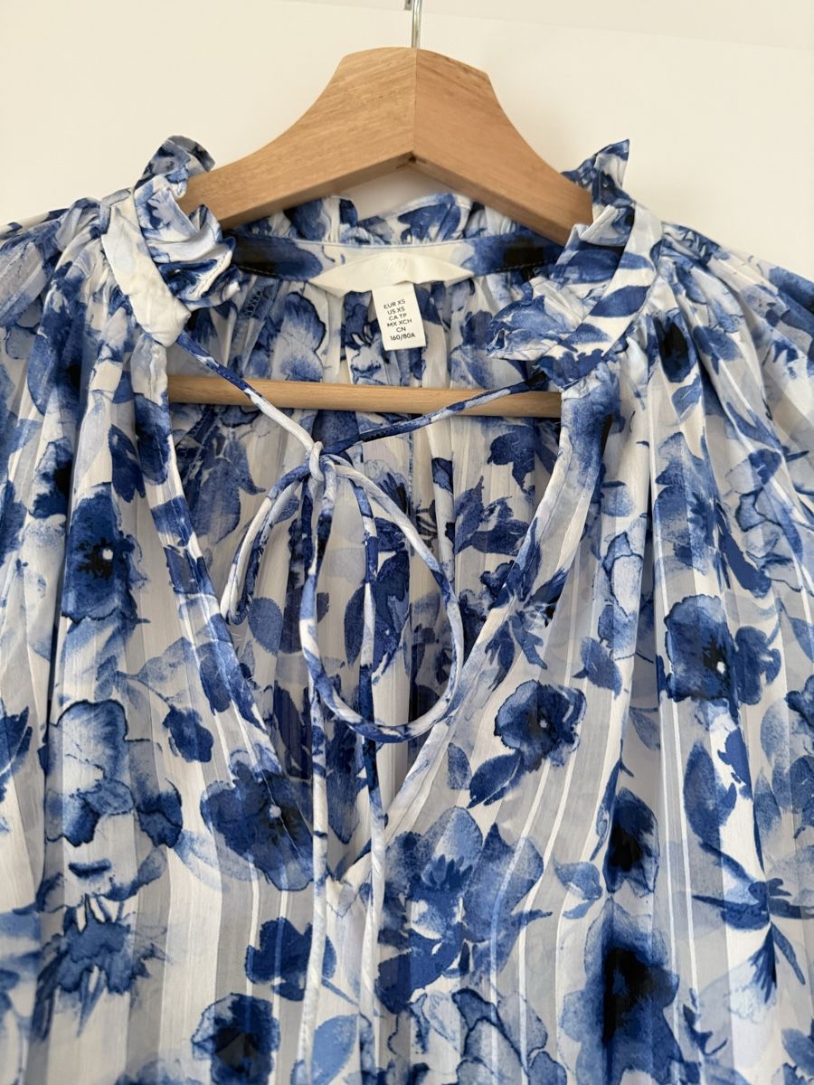 H&M Camicette: Elegante Bluse mit Blumenmuster, leicht & luftig – Nuovo (secondo la descrizione) da Wettingen venduto da VC1993 1