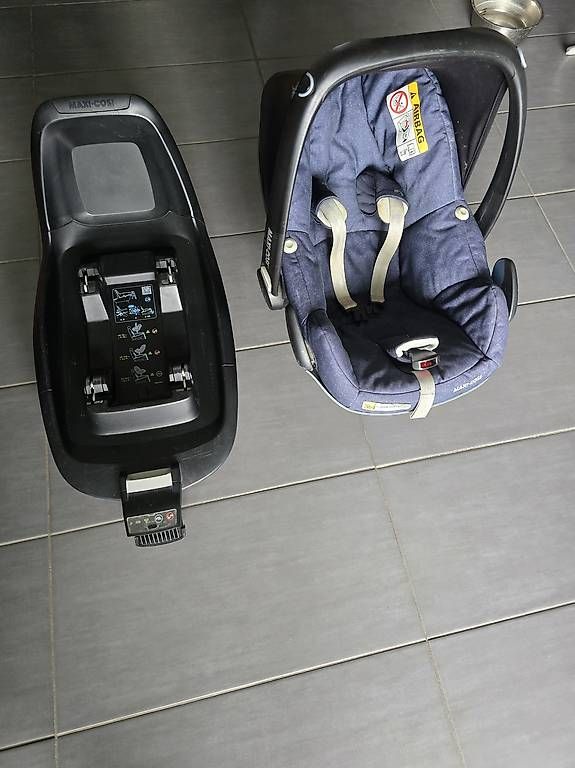 Seggiolini per auto: Pack Maxi-Cosi Pebble + Base ISOFIX 
 – Usato da Sion venduto da Keno444