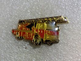 Ansteckpin 201: Feuerwehr LKW