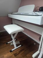 Weißes Digitalklavier Gear4music DP-6 mit Hocker, wie neu!