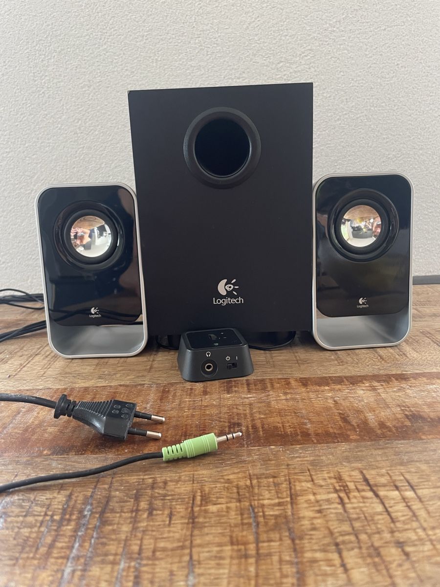 Logitech Lautsprecher: Logitech LS21 Lautsprecher-Set mit Subwoofer gebraucht – Gebraucht aus Sevelen von L-Manuel-0