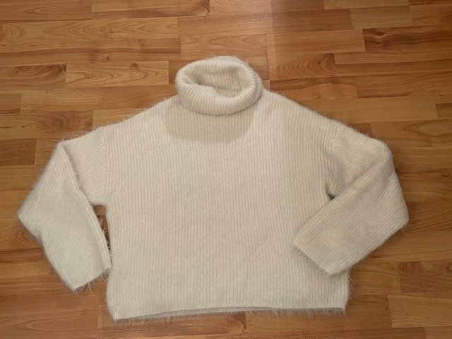 Maglioni & Felpe: Flauschiger Rollkragen Pullover, weiss,  Grösse S – Usato da Niederweningen venduto da sho_mb8y