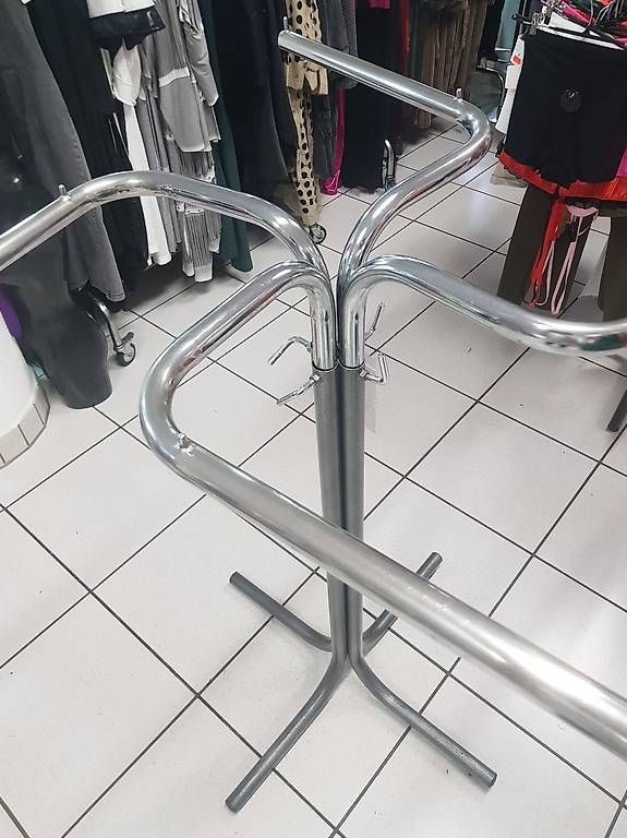 Porte manteau: 2x Kleiderständer – D'occasion à Zürich par iriada 1