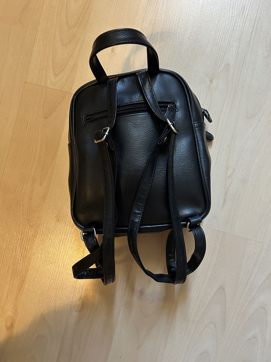 Sacs à dos: Kleiner Rucksack schwarz Kunstleder – D'occasion à Bern par lisuuu 4