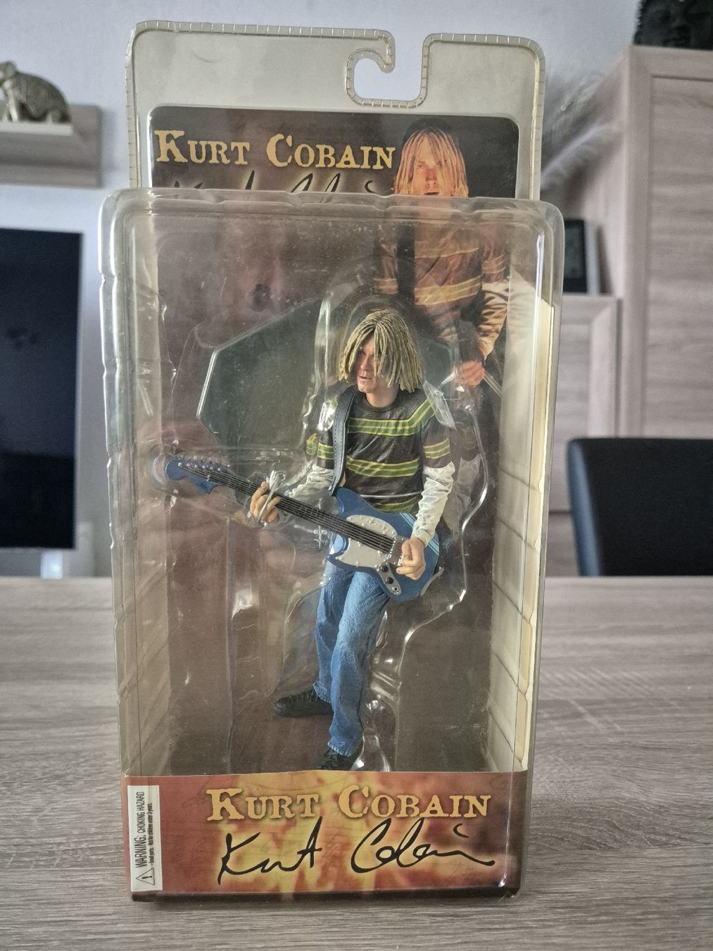 Statuette: Kurt Cobain NECA Figurines scellées - Nirvana collector 58 – Nuovo e nell'imballaggio originale da La Chaux-de-Fonds venduto da joa_5yfy 5