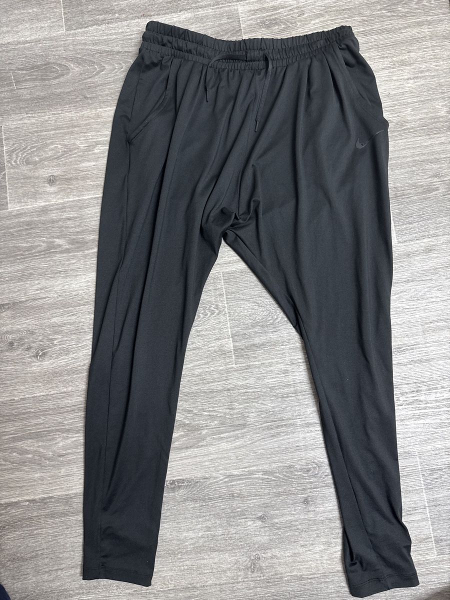 Nike Pantaloni: Jogging Nike taille S – Usato da Montreux venduto da luc_w7cx
