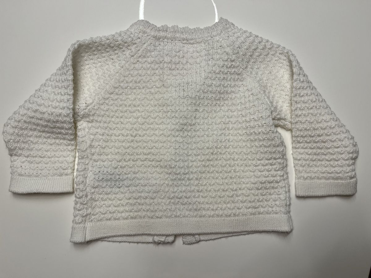 Pulls et sweat-shirts: Weisse Strickjacke 0-3 Mt. – D'occasion à Oberwil BL par FinjaBijou 2